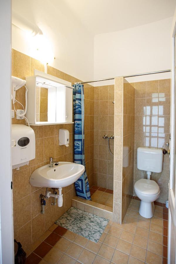 Central Apartman Gyula Bagian luar foto