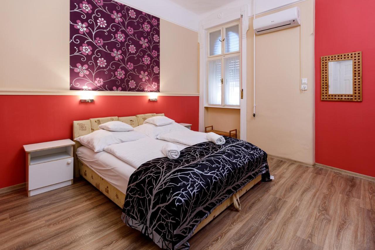Central Apartman Gyula Bagian luar foto
