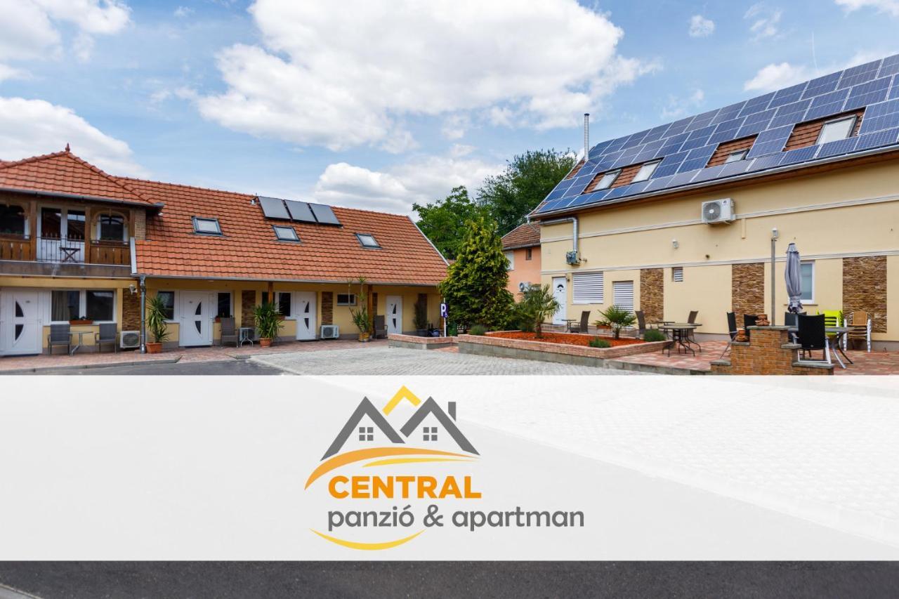 Central Apartman Gyula Bagian luar foto