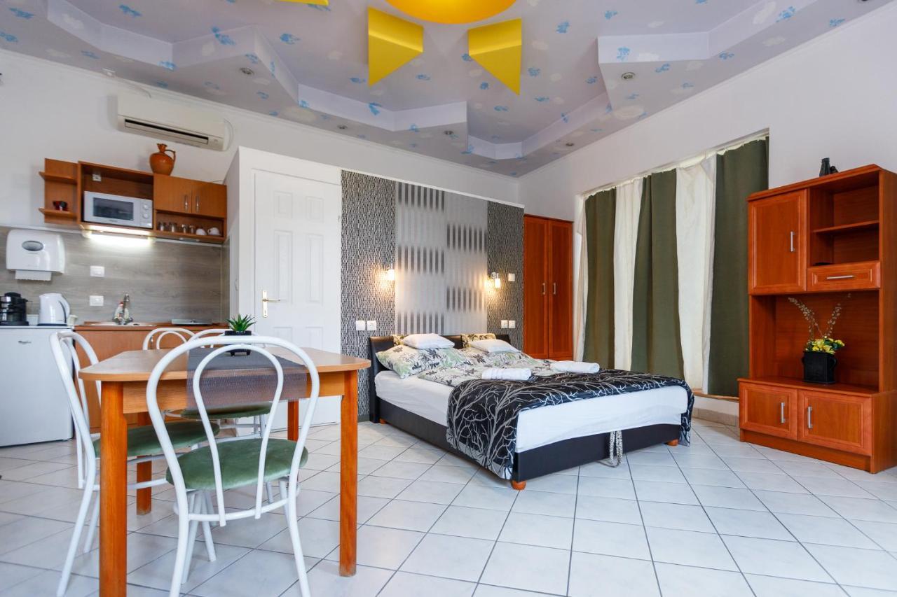 Central Apartman Gyula Bagian luar foto