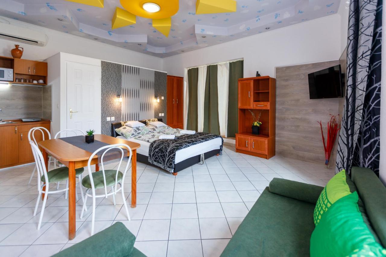 Central Apartman Gyula Bagian luar foto